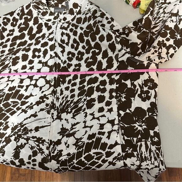 Chico’s brown and white zip up lightweight jacket with pockets size 3 - Picture 6 of 8